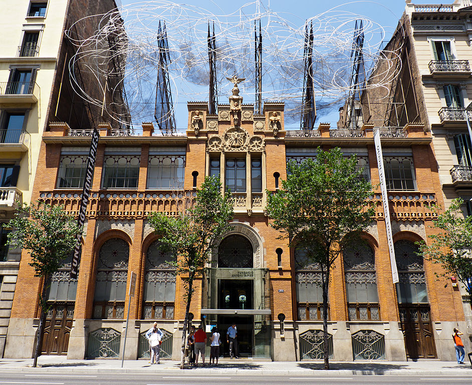 Fundació Tàpies Barcelona Fachada Modernismo Domenech i Montaner